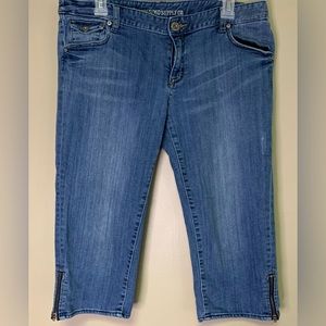 Mossimo Supply Company Denim Capris 5 Pocket zipper Leg opening
